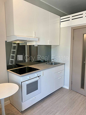 Fasādes māja, renovēta māja, slēgts pagalms, ieeja no ielas, kāpņu telpa pēc kapitālā Rīga - foto 9