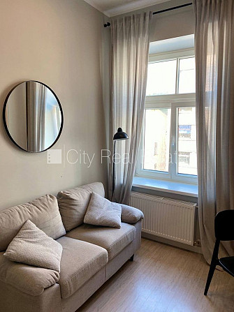 Fasādes māja, renovēta māja, slēgts pagalms, ieeja no ielas, kāpņu telpa pēc kapitālā Rīga - foto 12