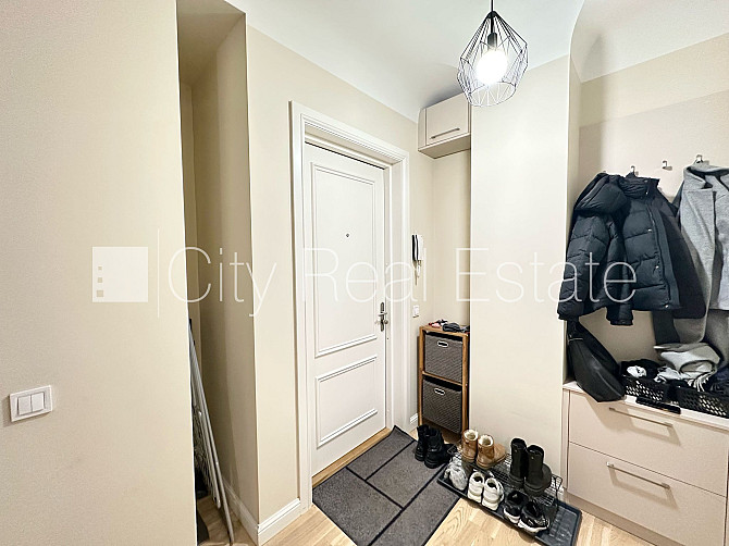 Fasādes māja, renovēta māja, slēgts pagalms, teritorijas iebrauktuves vārti aprīkoti ar Rīga - foto 9