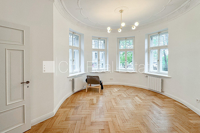 Fasādes māja, renovēta māja, slēgts pagalms, ieeja no ielas, luksuss apartamenti , logi Rīga - foto 1