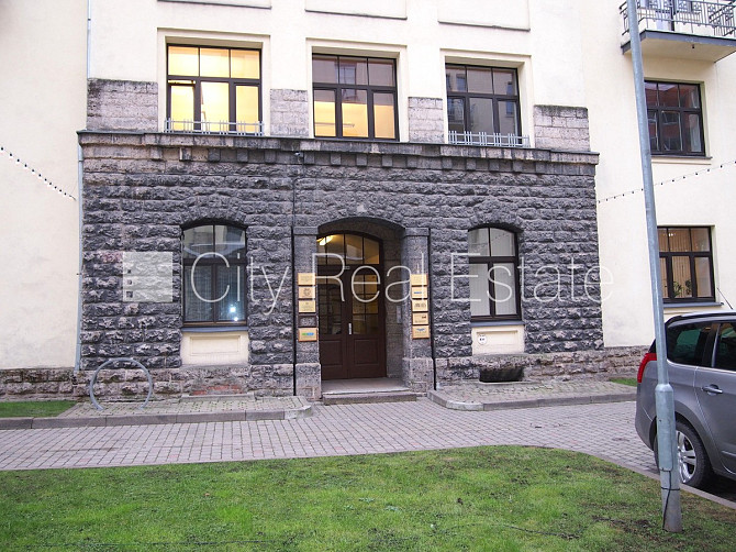 Pagalma ēka, labiekārtota apzaļumota teritorija, ir lifts, istabas izolētas, istabas Rīga - foto 20
