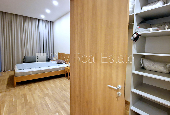 Privātmāja, jaunceltne, pagalma māja, labiekārtota apzaļumota teritorija 950 m2, slēgta Jūrmala - foto 10