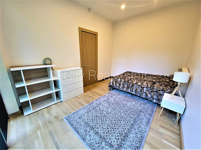 Privātmāja, jaunceltne, pagalma māja, labiekārtota apzaļumota teritorija 950 m2, slēgta Jūrmala - foto 11