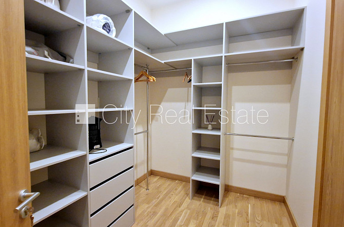 Privātmāja, jaunceltne, pagalma māja, labiekārtota apzaļumota teritorija 950 m2, slēgta Jūrmala - foto 12