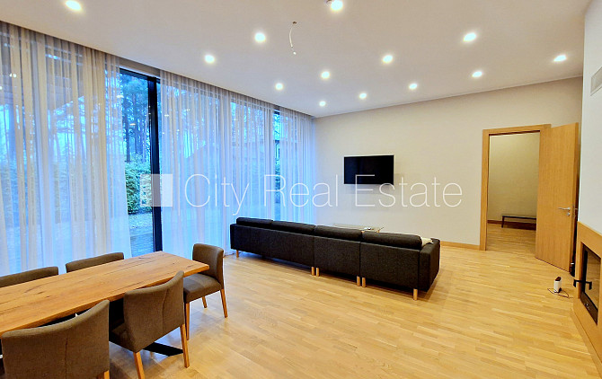 Privātmāja, jaunceltne, pagalma māja, labiekārtota apzaļumota teritorija 950 m2, slēgta Jūrmala - foto 7