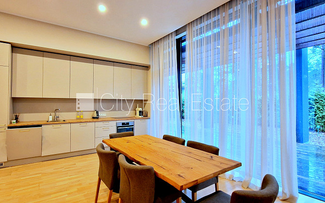 Privātmāja, jaunceltne, pagalma māja, labiekārtota apzaļumota teritorija 950 m2, slēgta Jūrmala - foto 5