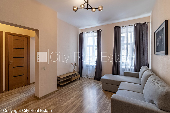 Renovēta māja, labiekārtota apzaļumota teritorija, kāpņu telpa pēc kapitālā remonta, Rīga - foto 1