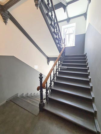 Fasādes māja, renovēta māja, slēgts pagalms, ieeja no ielas, kāpņu telpa pēc kapitālā Rīga - foto 12