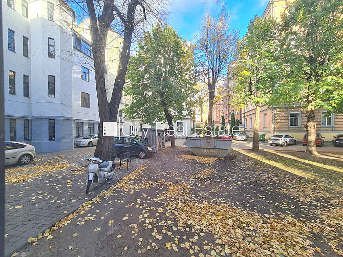 Fasādes māja, renovēta māja, slēgts pagalms, ieeja no ielas, kāpņu telpa pēc kapitālā Rīga - foto 16
