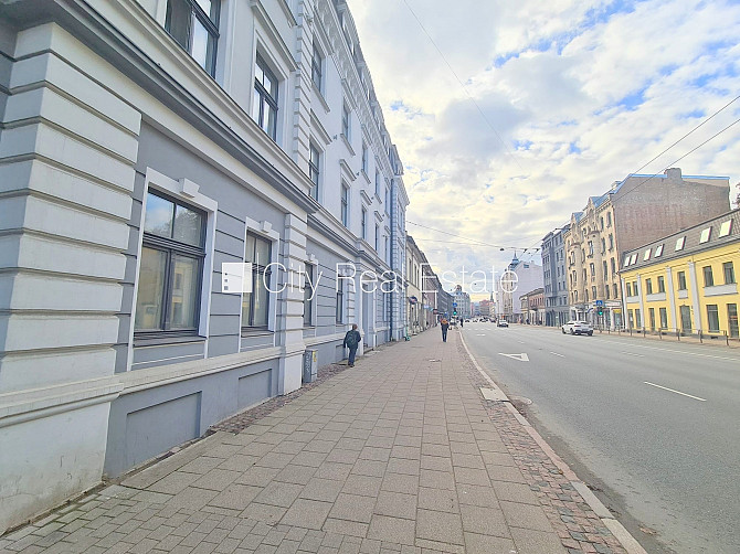 Fasādes māja, renovēta māja, slēgts pagalms, ieeja no ielas, kāpņu telpa pēc kapitālā Rīga - foto 17