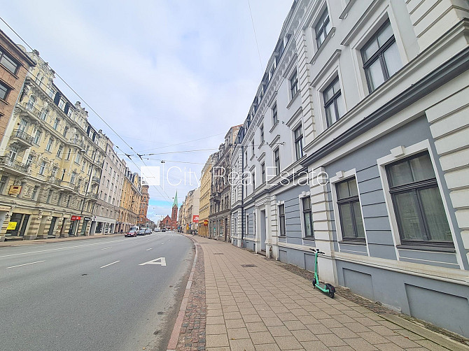 Fasādes māja, renovēta māja, slēgts pagalms, ieeja no ielas, kāpņu telpa pēc kapitālā Rīga - foto 18