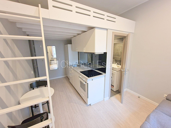 Fasādes māja, renovēta māja, slēgts pagalms, ieeja no ielas, kāpņu telpa pēc kapitālā Rīga - foto 7