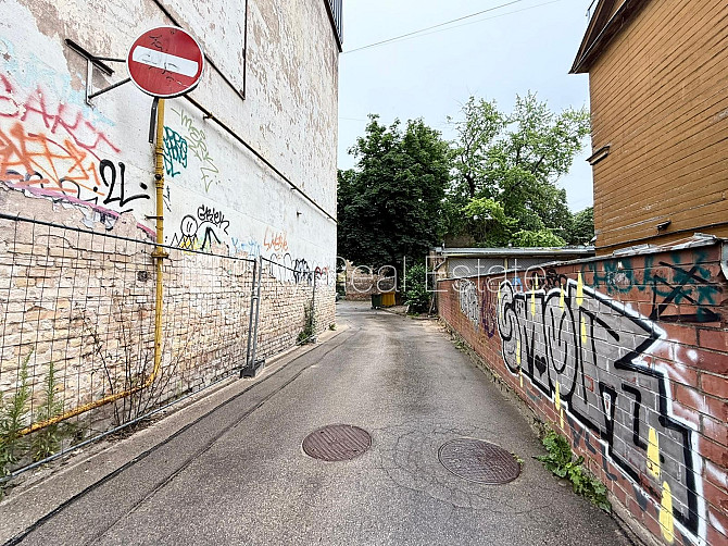 Pagalma ēka, labiekārtota apzaļumota teritorija, slēgts pagalms, vieta automašīnai, ieeja no Rīga - foto 14