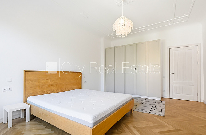 Fasādes māja, slēgts pagalms, vieta automašīnai, logi vērsti mājas abās pusēs, plašs Rīga - foto 9