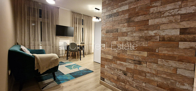 Fasādes māja, guļamistabu skaits 2 gab., istabas izolētas 2 gab., studio tipa, virtuve Rīga - foto 8