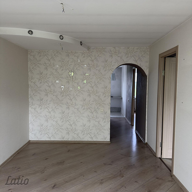 Dzīvokļa platība  54,7 m, tam ir balkons un slēdzams pagrabs.
Dzīvoklī ir veikta saskaņota pārbūve,  Тукумс и район - изображение 3