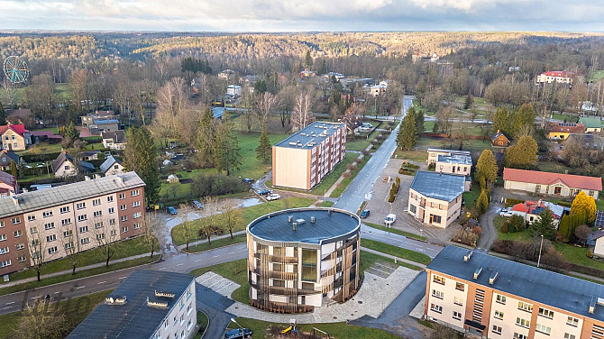 Ekskluzīvā vietā, Siguldas centrā, pieejams 4-istabu dzīvoklis ar plašu terasi. Pārdod Sigulda - foto 2