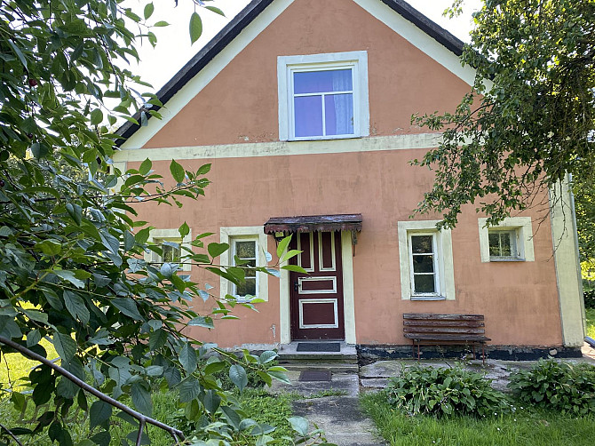 Dzīvo lauku mierā pilsētas tuvumā!
Pārdošanā dzīvojamā māja tikai soļa attālumā no Valmieras pilsēta Валмиера и район - изображение 4