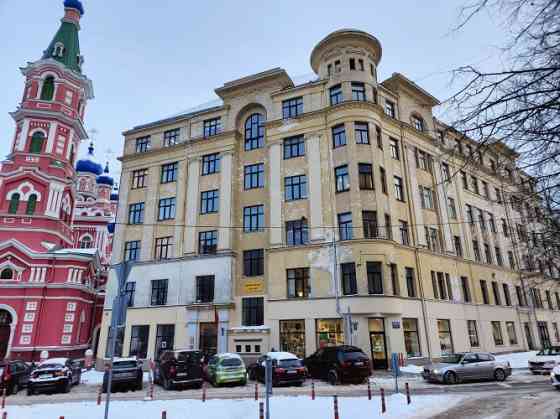 Studija / birojs / dzīvoklis ar 4 istabām.  + Maza virtuvīte. + Sava tualete ar dušu. + Noliktavas t Rīga
