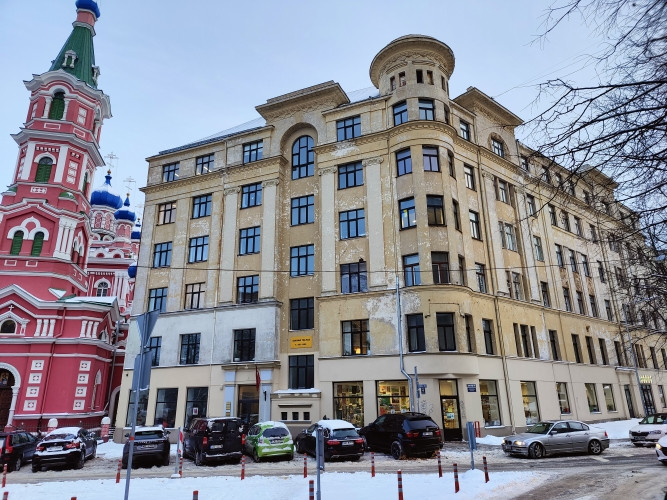 Studija / birojs / dzīvoklis ar 4 istabām.  + Maza virtuvīte. + Sava tualete ar dušu. + Rīga - foto 1