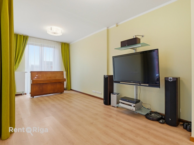 Pārdošanā plašs un kvalitatīvi izbūvēts 4 istabu dzīvoklis Šampēterī ar terasi. Rīga - foto 9