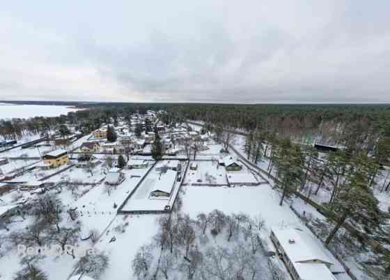 Piedāvājumā ir skaists, taisnstūrveida zemes gabals vienā no patīkamākajiem privātmāju rajoniem, un  Адажский округ