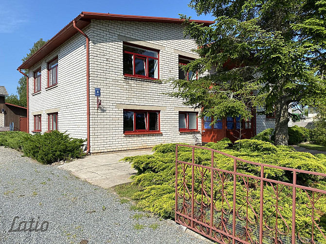 Zeme 2340 m2 | dzīvojamā māja 195,2 m2  | saimniecības ēka ar pirti un garāžu 161,6 m2

Dzīvojamā mā Валмиера и район - изображение 3