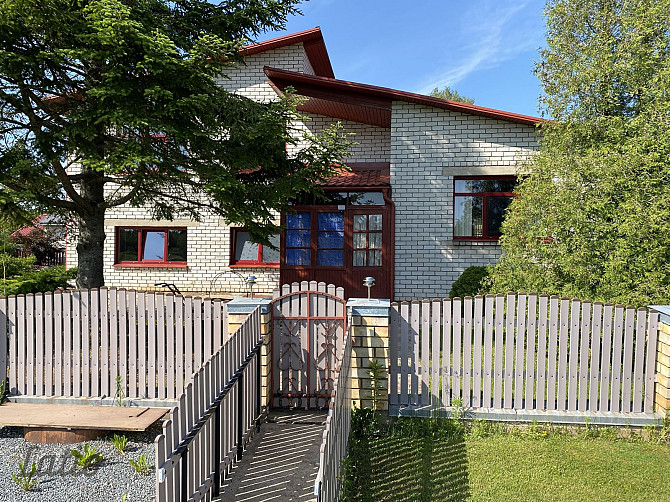 Zeme 2340 m2 | dzīvojamā māja 195,2 m2  | saimniecības ēka ar pirti un garāžu 161,6 m2

Dzīvojamā mā Валмиера и район - изображение 2