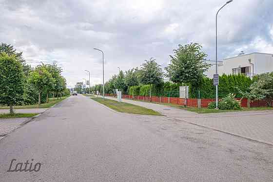Pieejams no 06.2026.

Pārdošanā pieejamas dažādas rindu mājas ekskluzīvajā Salienas ciematā  sakoptā Rīgas rajons
