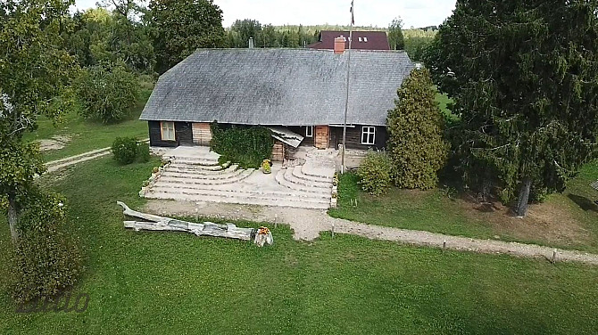 Pārdod plašu lauku saimniecību. 
Pilsētnieka vasaras sapnis !

Īpašums sastāv no Cēsis un novads - foto 2