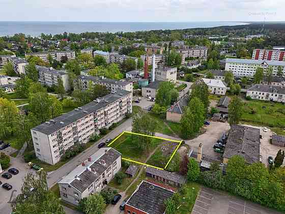 Pārdod zemes platību pašā Kauguru centrā dauddzīvokļu māju rajonā.
Zemes platības atļautā izmantošan Jūrmala