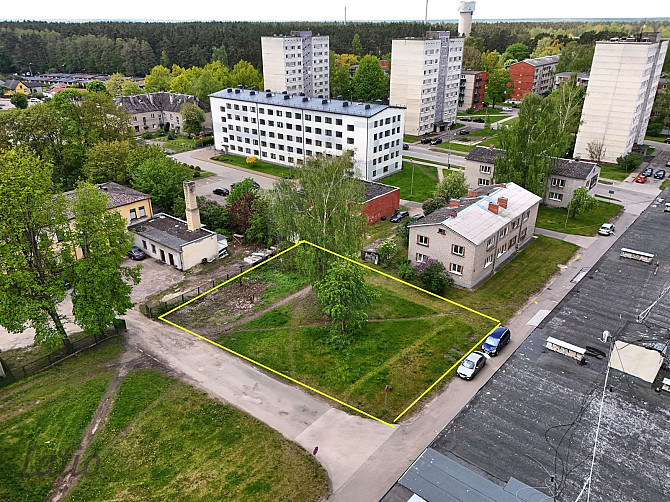 Pārdod zemes platību pašā Kauguru centrā dauddzīvokļu māju rajonā.
Zemes platības Jūrmala - foto 1