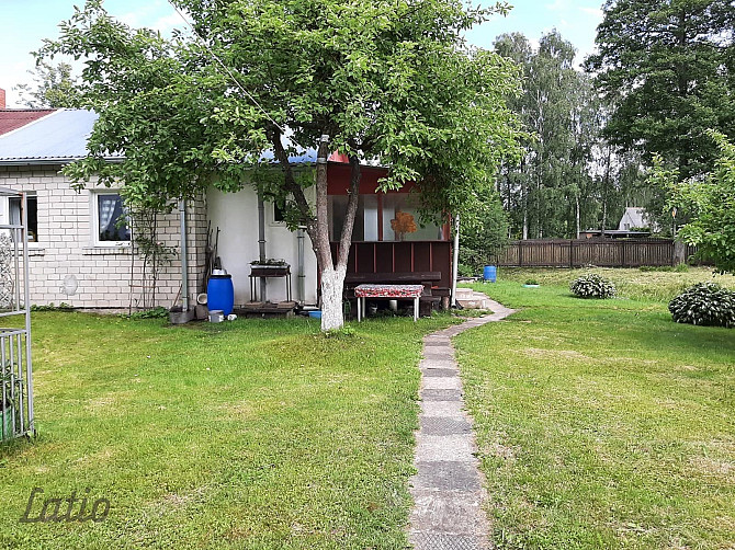 Pārdod dvīņumājas daļu. Māja ar visām ērtībām; apdzīvojama visu gadu. 
Īpašums atrodas pie kāpām, 15 Саулкрасты - изображение 2