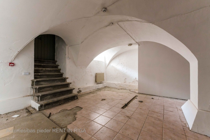 Puspagraba telpas Jēkaba kazarmās.  Viena liela telpa. Iespējams uz gājēju ielas izvietot Rīga - foto 4