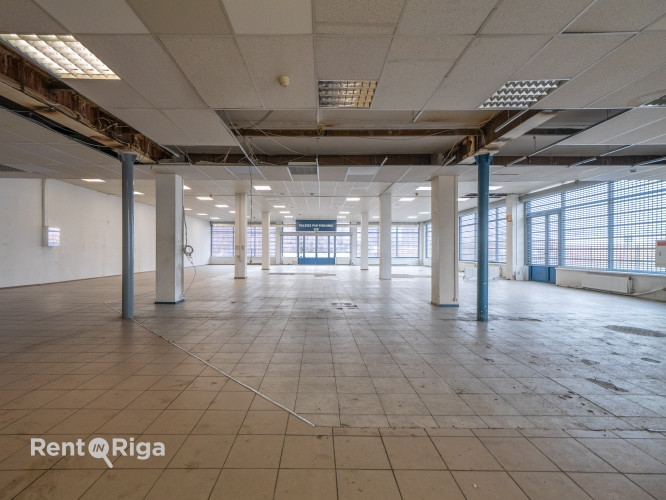 Iznomā tirdzniecības telpas Pildas ielā 16, Rīgā.  Telpas atrodas ēkas 1. stāvā ar tiešu Rīga - foto 4