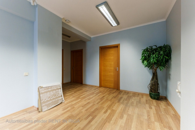 TIEK PĀRDOTAS BIROJA TELPAS RĪGĀ  EKSPORTA IELĀ 12  Piedāvājumā moderns un ērts divstāvu Rīga - foto 4