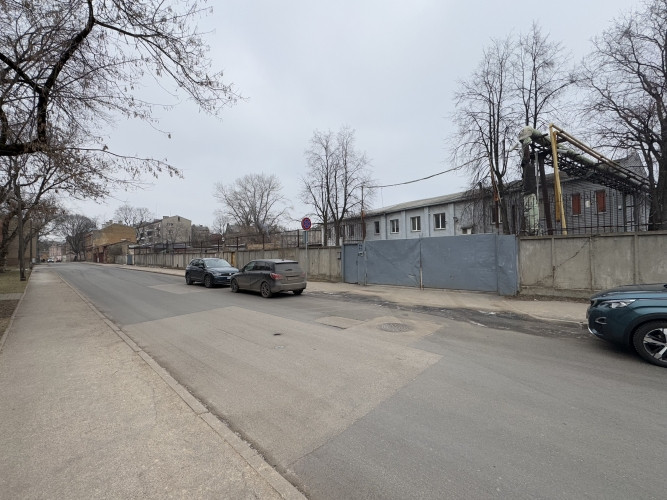 Teritorija un ražošanas ēkas Sarkandaugavā.  Ēku kopējā platīb 2337 m2; Zemes kopējā Rīga - foto 1