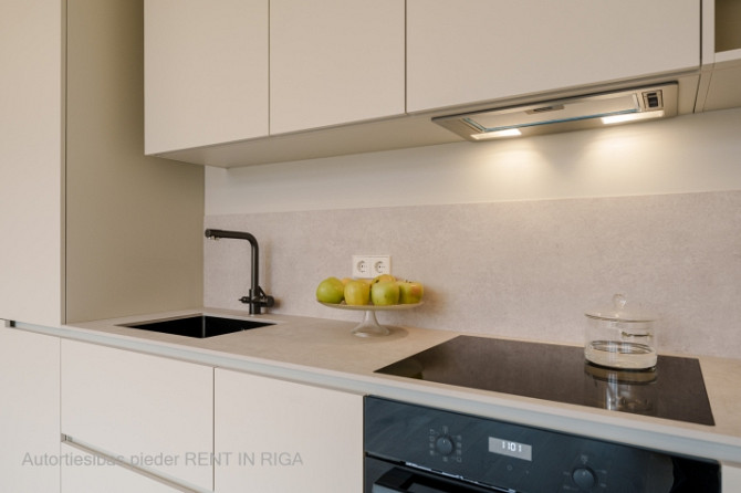 Dzīvoklis ar panorāmas logiem atjaunotā projektā Āgenskalnā. Lieliska atrašanās vieta un Rīga - foto 4
