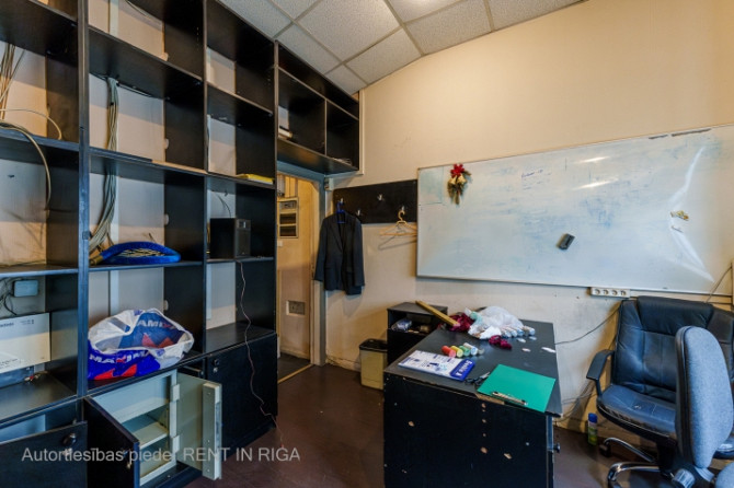 Telpas tirdzniecībai pie Strēlnieku laukuma.  + 1. stāvs 142 m2. Platība sastāv no zāles, Rīga - foto 9