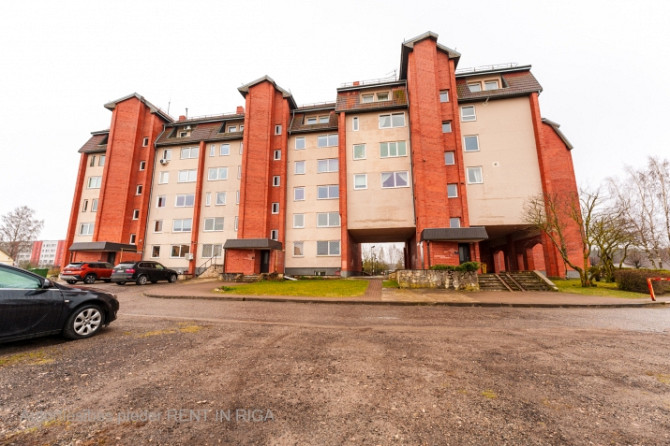 2 stāvu dzīvoklis specprojekta ēkā pie Piņķu ūdenskrātuves.  1.stāvā plaša halle, 2 Rīgas rajons - foto 1