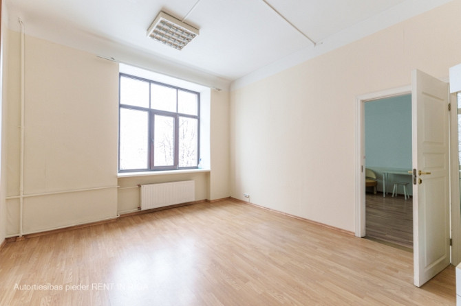 Pārdod 3-stāvu administratīvo ēku.  Celtne atrodas jauktas centra apbūves teritorijā (JC4) un Rīga - foto 6