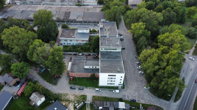 Pārdod 4 stāvu biroju ēku ar zemi 0.6350 ha.  Īpašumā ietilpst: (C) Buļļu iela 70a - parks Rīga - foto 4