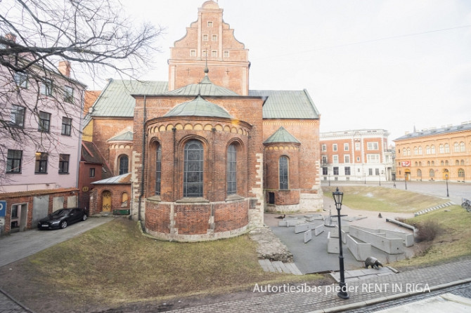 Nomai tiek piedāvāts arhitektoniski pievilcīgs birojs Vecrīgā, pretī Doma laukumam ar kopējo Rīga - foto 2