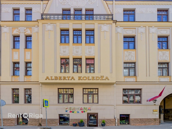 Dzīvoklis Skolas ielā 22 ar fantastisku balkonu uz Skolas ielas pusi.  Dzīvoklis tiek Rīga - foto 7