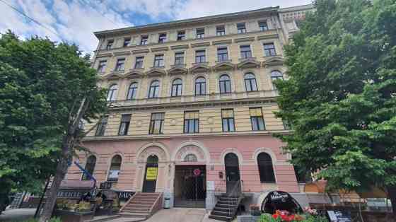 Retail or office premises with high commercial potential in the center of Riga.  The property is loc Рига