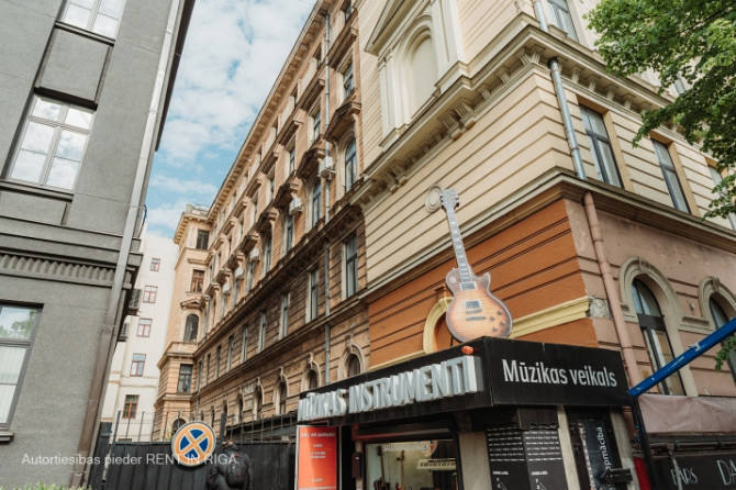 Tirdzniecības vai biroja telpas ar augstu komerciālo potenciālu Rīgas centrā.  Īpašums Rīga - foto 2