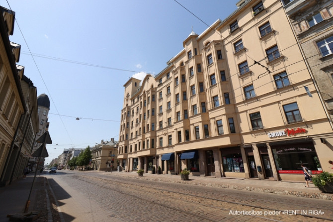Komerctelpas ar lieliem skatlogiem atrodas Rīgas centrālajā daļā. Objekts atrodas pilnībā Rīga - foto 3