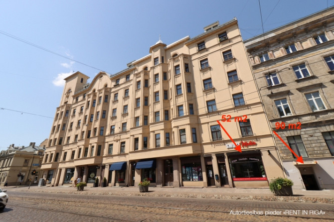 Komerctelpas ar lieliem skatlogiem atrodas Rīgas centrālajā daļā. Objekts atrodas pilnībā Rīga - foto 2