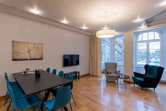 Renovated office building with a large parking lot that can be used for various types of business.   Rīga