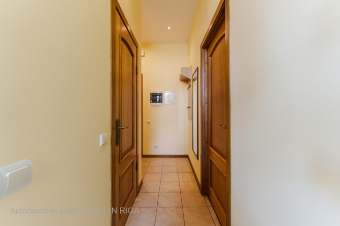 For long term rent fully furnished and equipped 2-bedroom apartment in the city center in a quiet co Рига - изображение 6